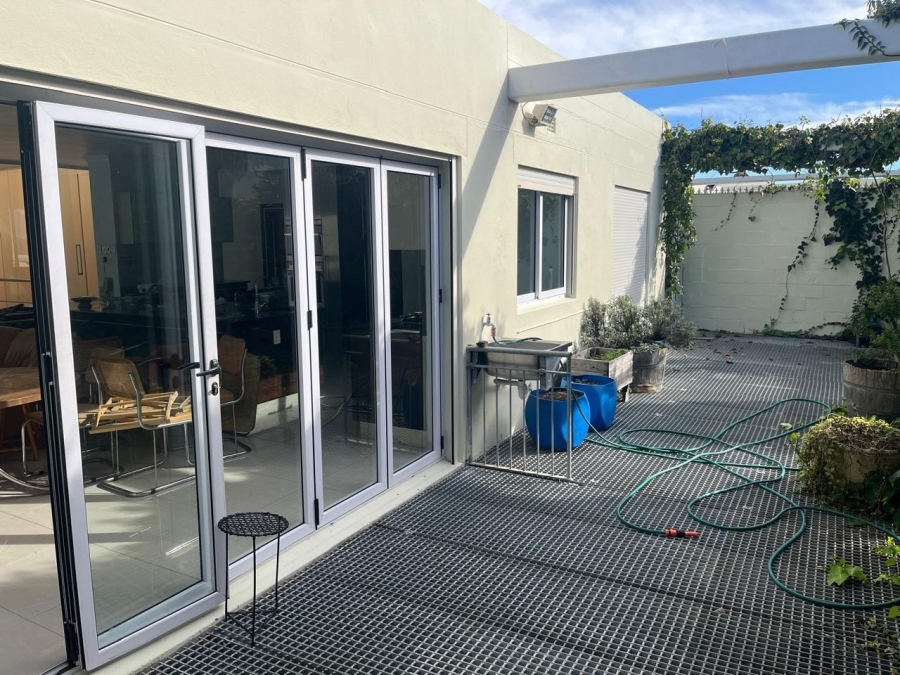 To Let 4 Bedroom Property for Rent in Big Bay Western Cape
